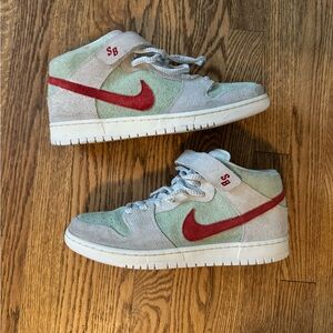 Nike SB Dunk Mid 'White Widow'